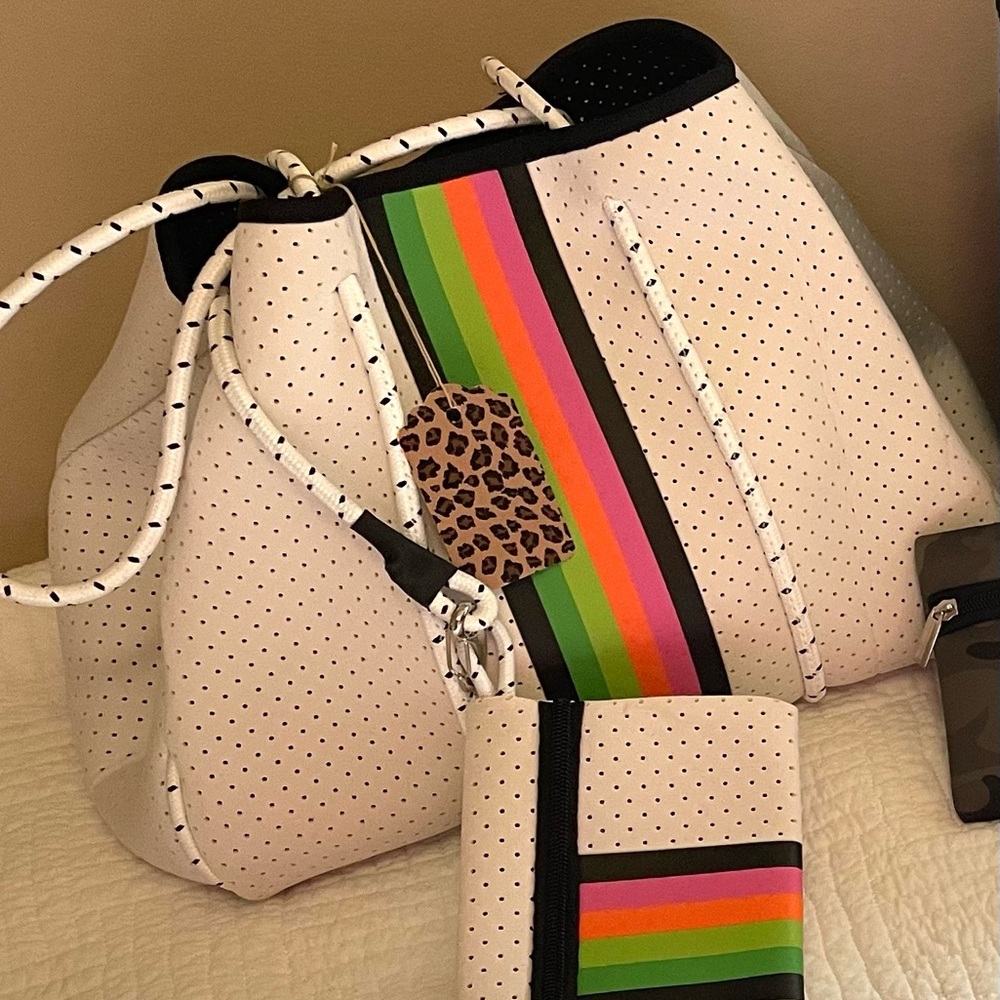 NWT neoprene tote bag- boutique